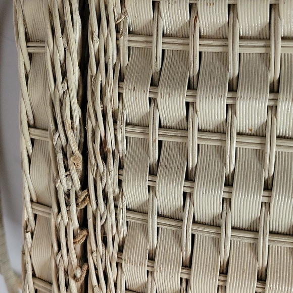 Vintage cream wicker box purse with button closure - Picture 12 of 12